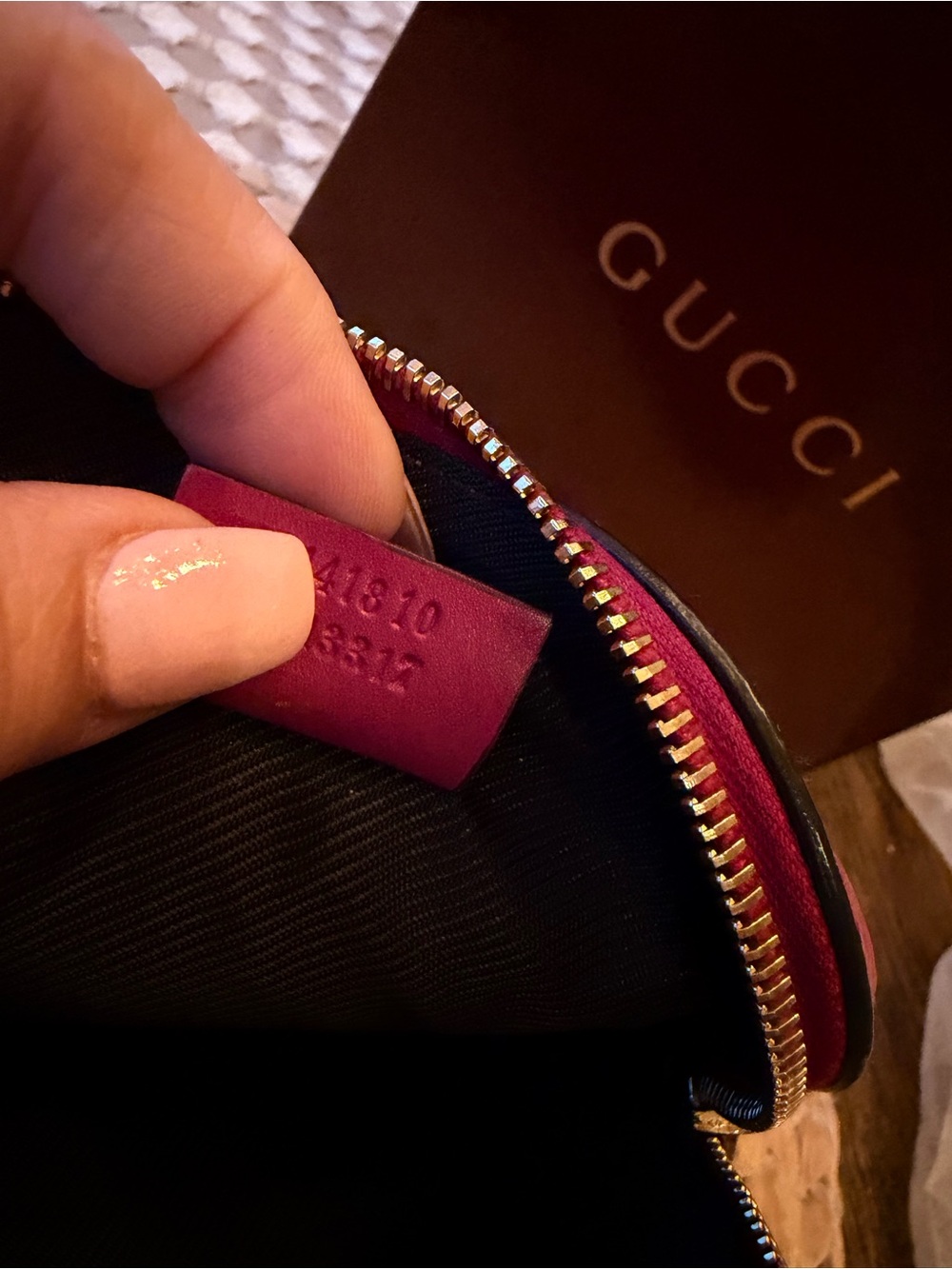 Gucci Raspberry Embossed GG Leather Cosmetic Case - Picture 4 of 14